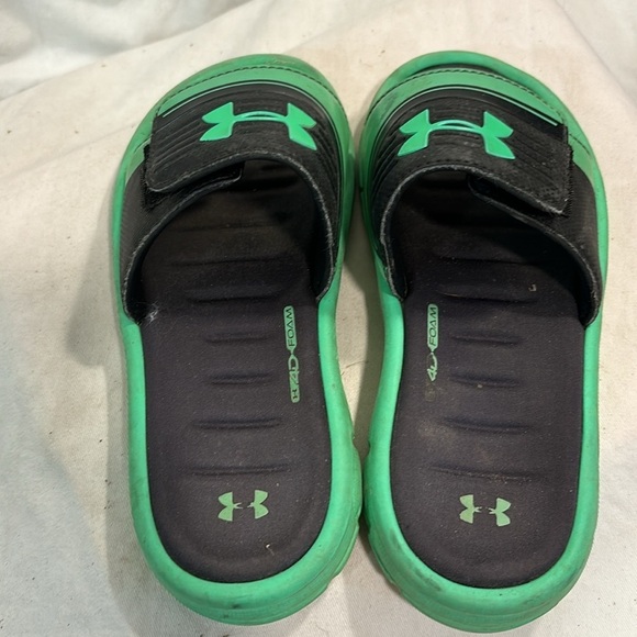 Under Armour Slides Green Black Adjustable size 2Y - Picture 4 of 5